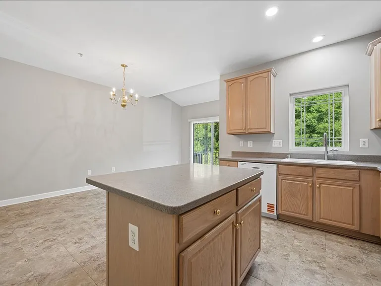 1004 Collindale Ave — Photo 13