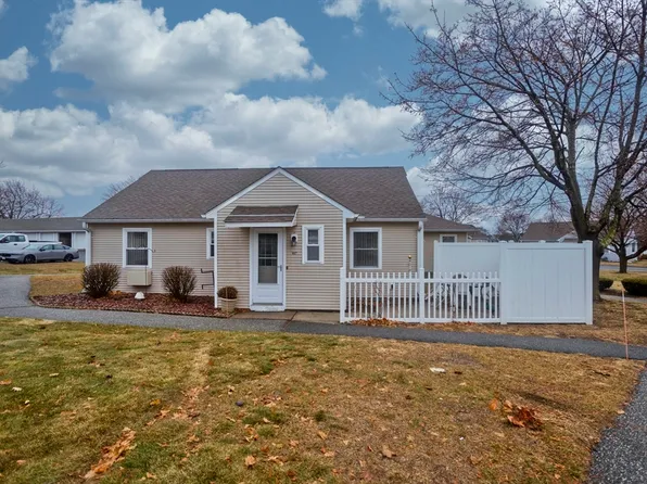 107 Mitchell Dr, Chicopee, MA 01022