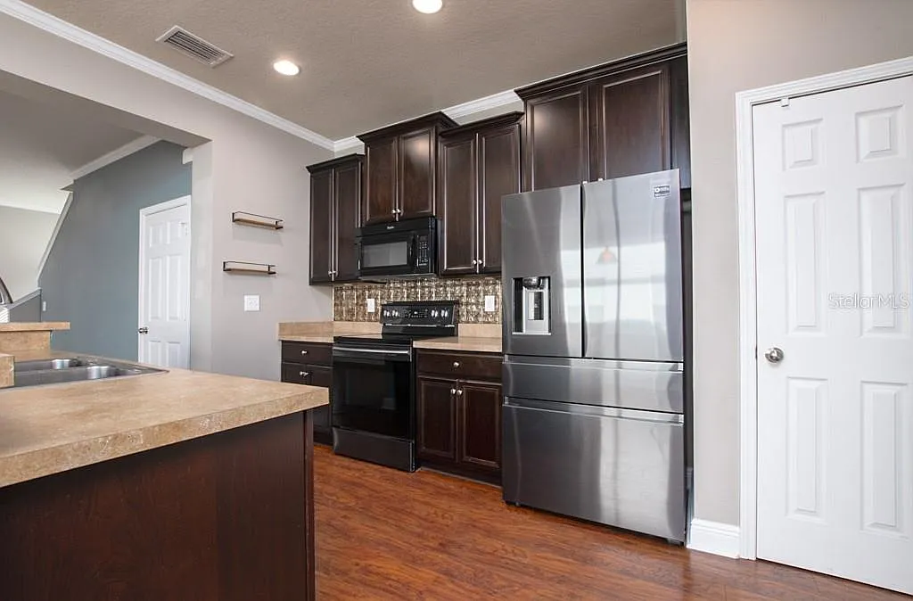 2 bed, 2.5 bath, 1360 sqft, $2,300 — Photo 4