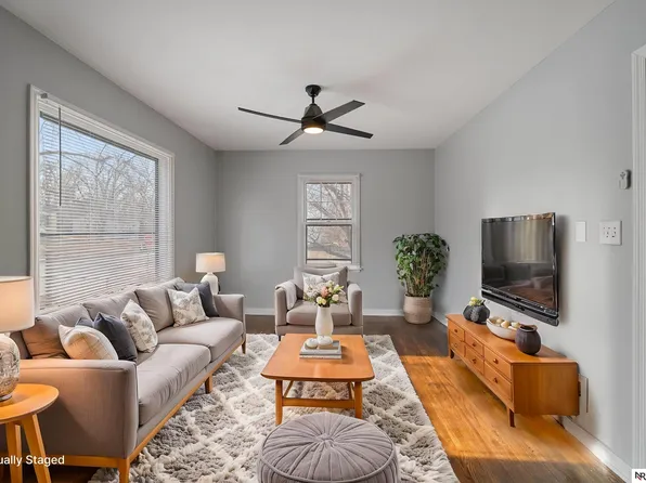 3496 Pratt St, Omaha, NE 68111