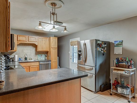 3rd image of 4725 Boxwood Dr