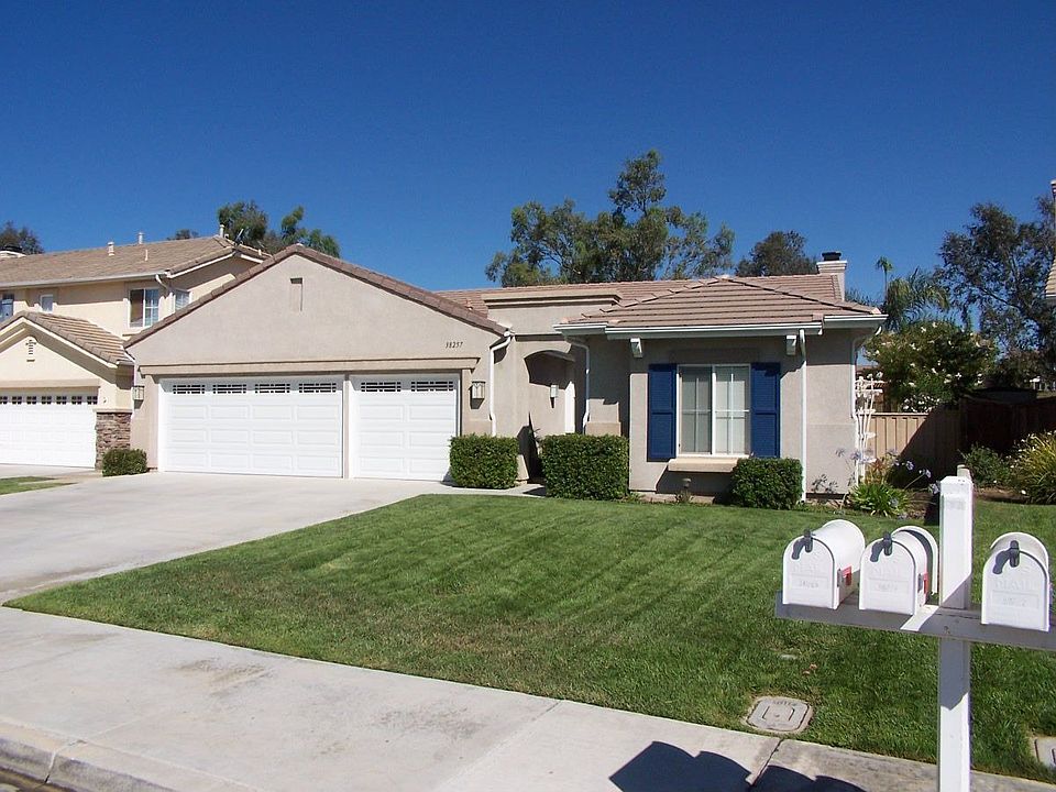 Gorgeous Single Story Home Located on 11th Hole