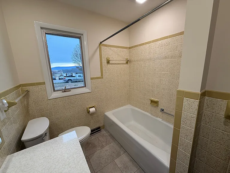 221 Grandview Dr — Photo 8