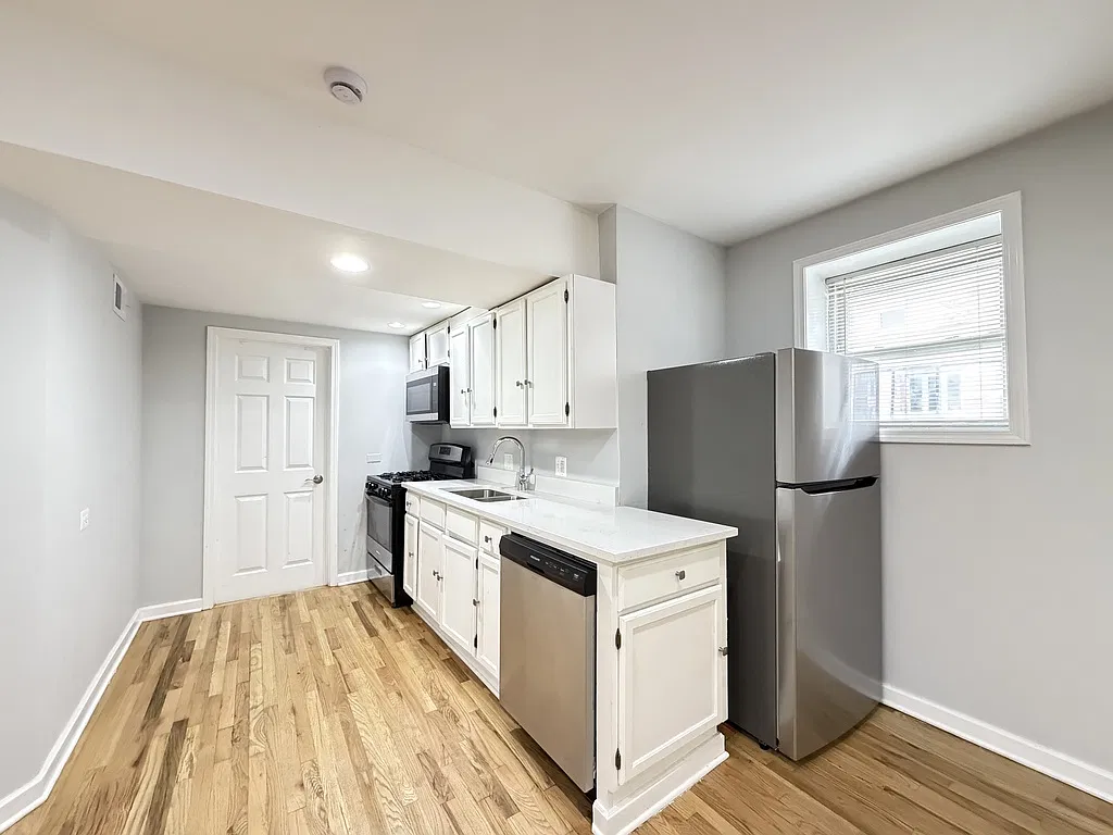 Attractive 1 Bed, 1 Bath at Wolcott + Augusta (West Town) — Photo 3