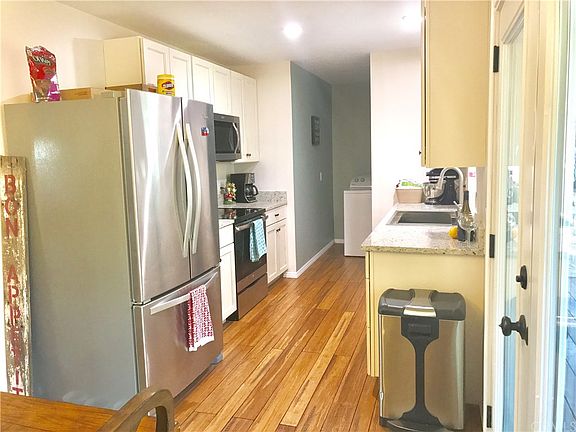 4th image of 5891 Lillian Dr