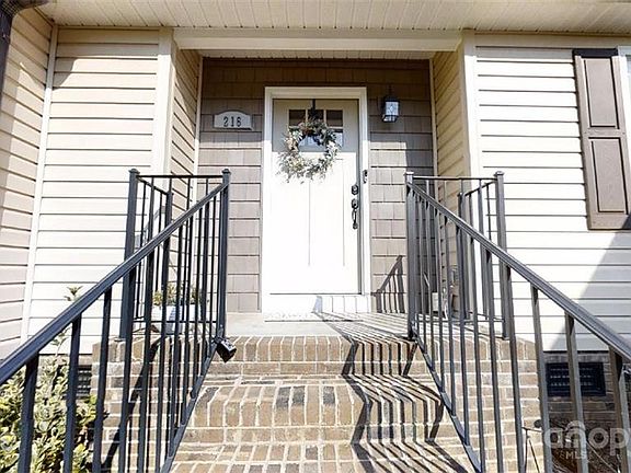 3rd image of 216 Rock Creek Dr