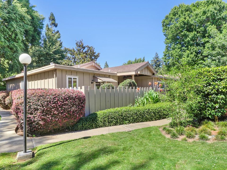 1st image of 815 Commons Dr
