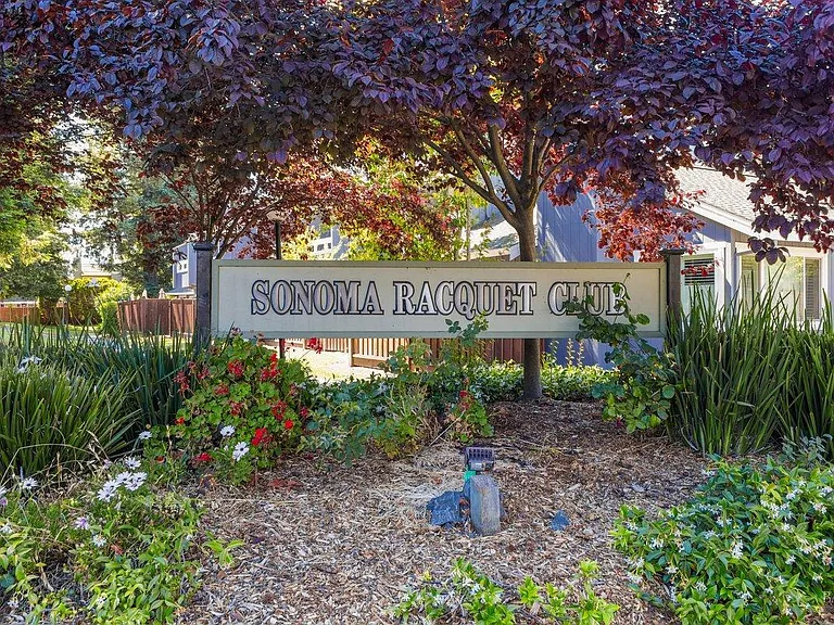 601 Racquet Club Cir — Photo 43