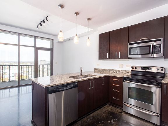 3rd image of 1510 Demonbreun St APT 1207
