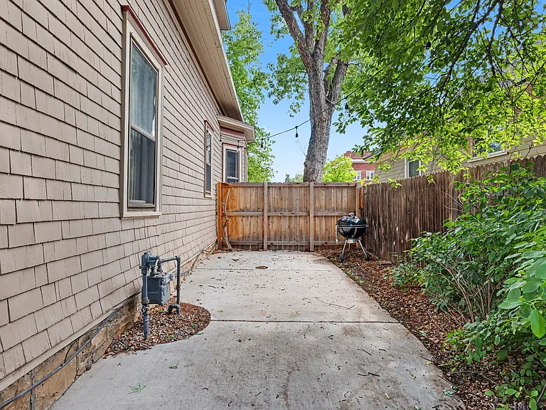 416 E Uintah St — Photo 25