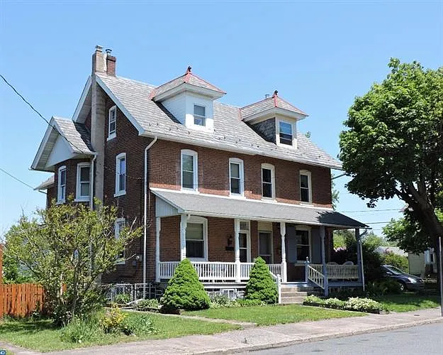 405 E Fairview St photo 1