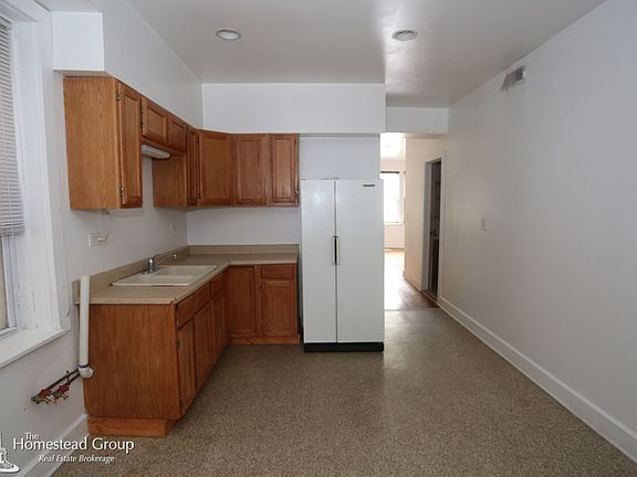 3rd image of 2028 W Homer St #Ggarden