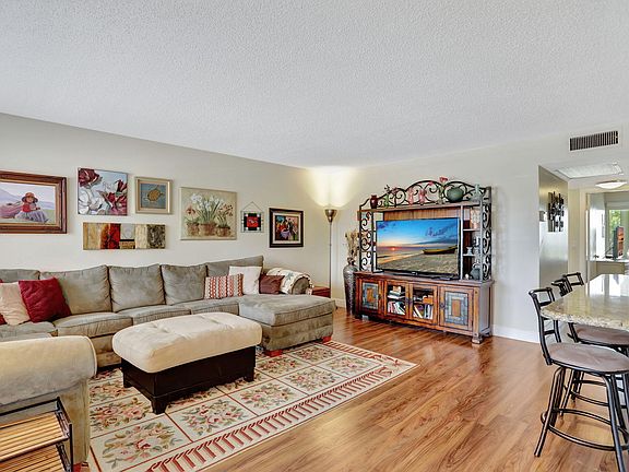 3rd image of 2103 Oakridge V