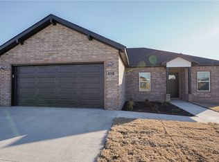 321 Grove Ln, Centerton, AR 72713