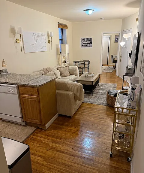 624 Park Ave #2R — Photo 3