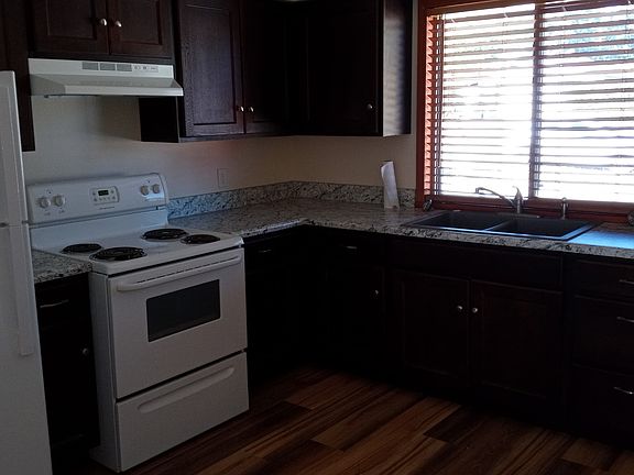 3rd image of 2604 Elm Ave