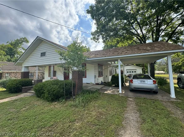 1208 N 5th St, Paris, AR 72855