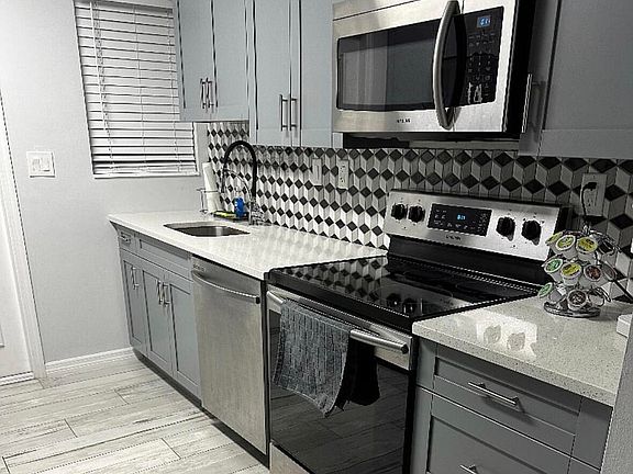4th image of 136 Akron St #B-2