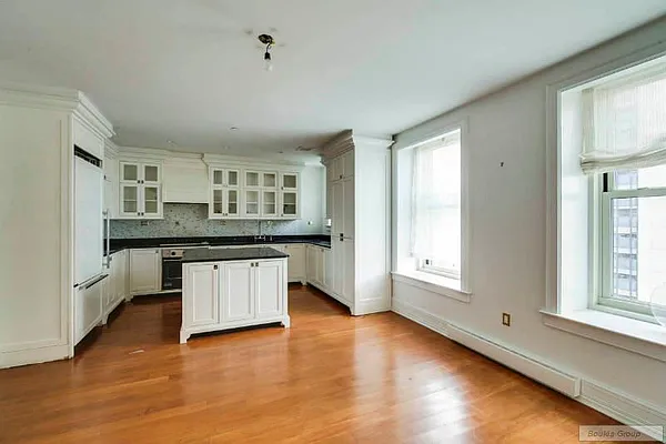 Rented by Bouklis Group | media 5