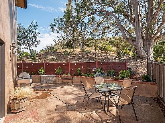 5th image of 2 San Diego Ct