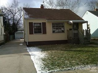 19372 Woodland St, Harper Woods, MI 48225