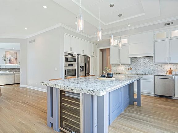 2nd image of 15020 Buena Vista St