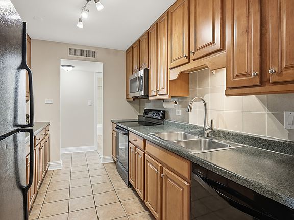 5th image of 960 Beau Dr Unit 303