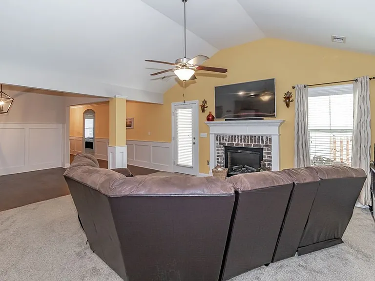 2112 Kinsale Ave — Photo 10