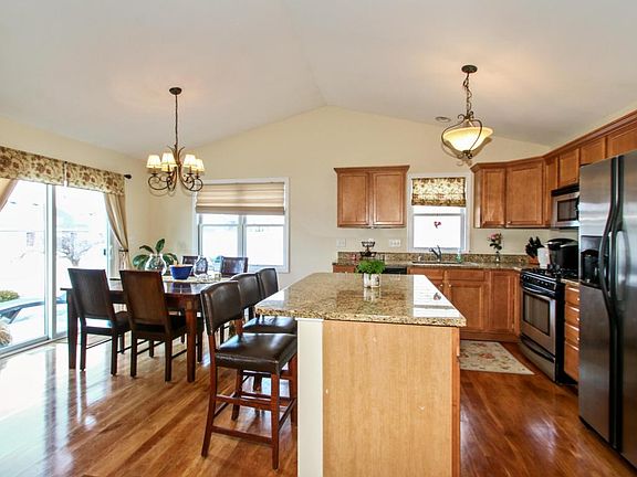 5th image of 740 N Joshua Ln