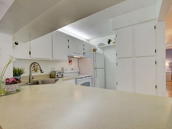 Home For Sale In Pine Ridge