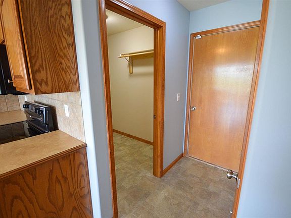 5th image of 1404 Meadowbrooke Ln