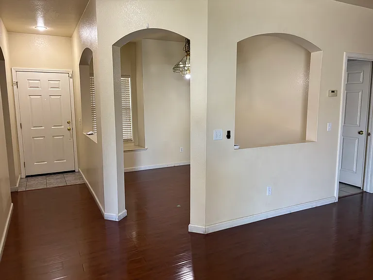 1594 Sierra Creek Dr — Photo 3