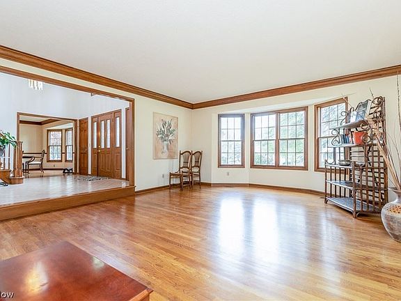 4th image of 32720 Shadowbrook Dr