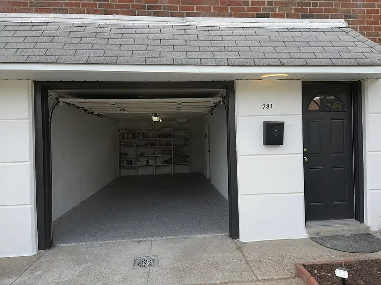 781 Livezey Ln — Photo 22
