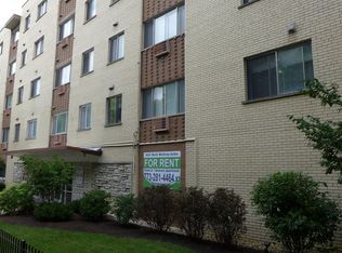 Winthrop Suites Apartments, Chicago, IL 60660