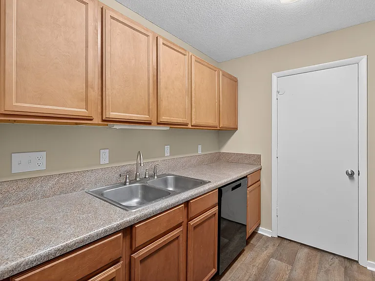 Sawbranch Apartments — Photo 50