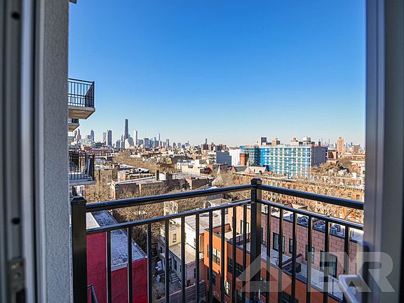 5th image of 957 Atlantic Ave #507