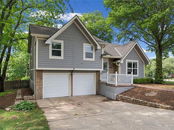 3rd image of 547 N Persimmon Dr