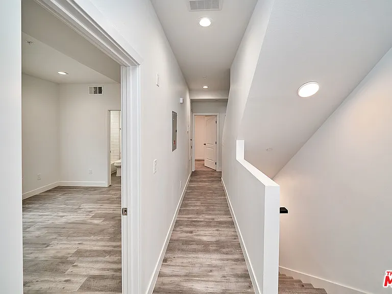 601 1/2 W 41st Pl — Photo 28