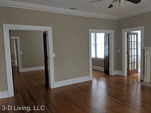 4th image of 320 E Victory Dr APT 1