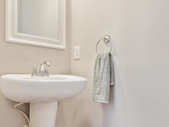 3rd image of 113 Raven Ct