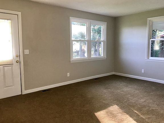 4th image of 233 Brookdale Dr
