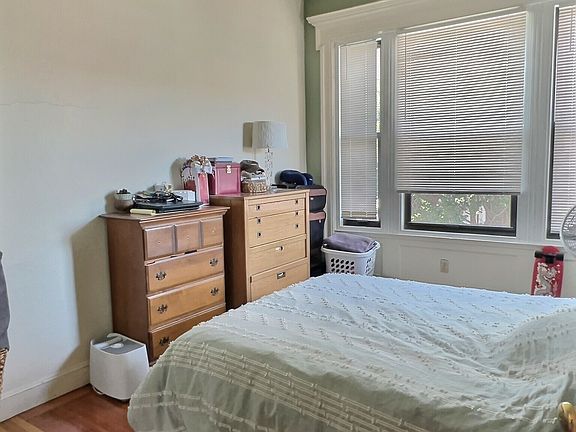 4th image of 25 Garrison Rd APT 1R