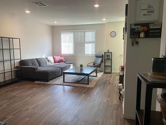 3rd image of 14414 Strawberry Ln