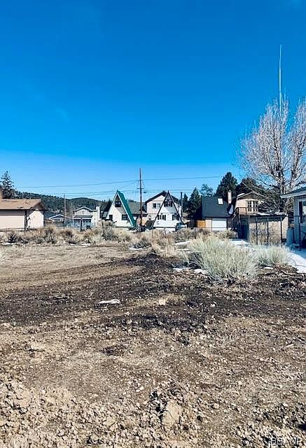 1st image of 828 Spruce Ln