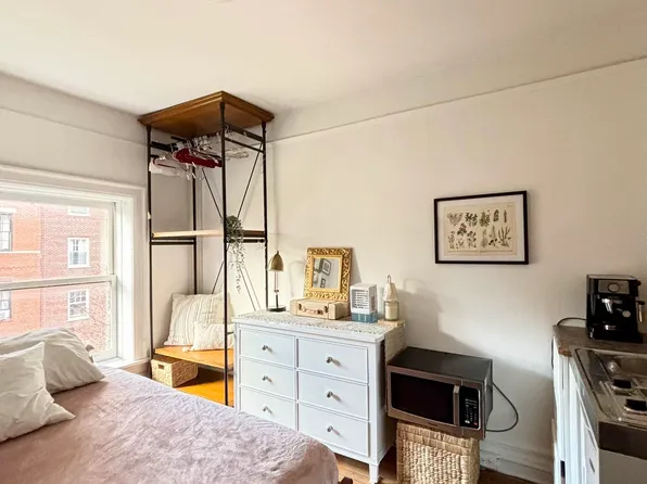 7 Montague Terrace image 2 of 10