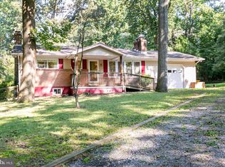 8229 Forest Glen Dr, Pasadena, MD 21122
