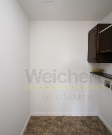 4th image of 704 N 4th St