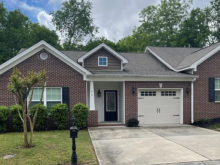 124 Emmyllie Ct NE — Photo 1