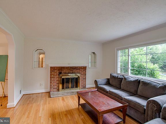 5th image of 2858 Rosemary Ln